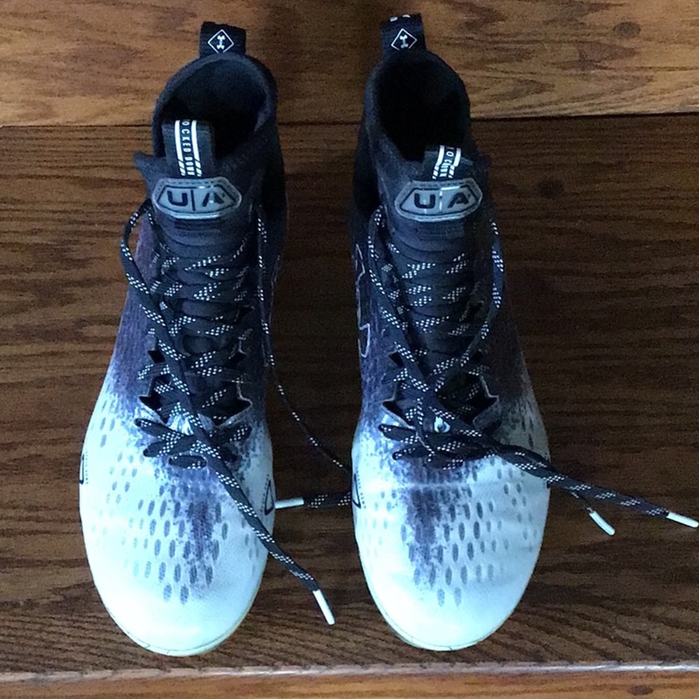 Under Armour Spot Light Football Cleats, size 9